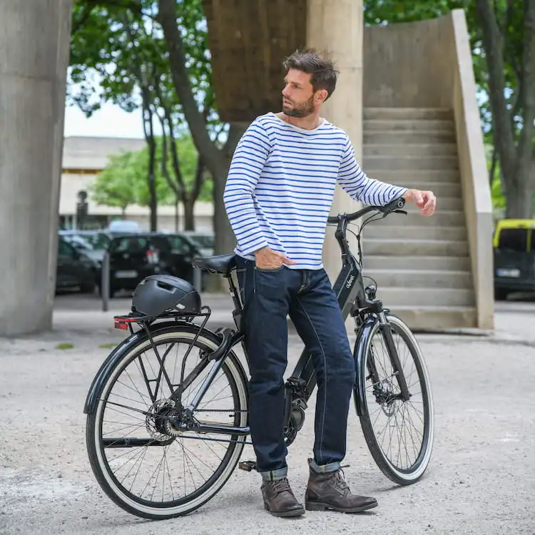 Homme et Vélo Électrique O2feel iSwan City Boost